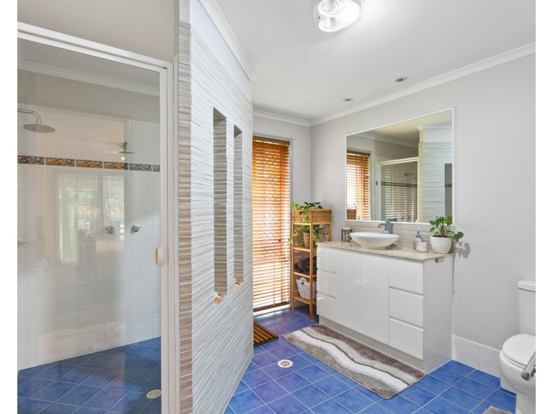 40 Kalmia Drive, Redland Bay QLD 4165