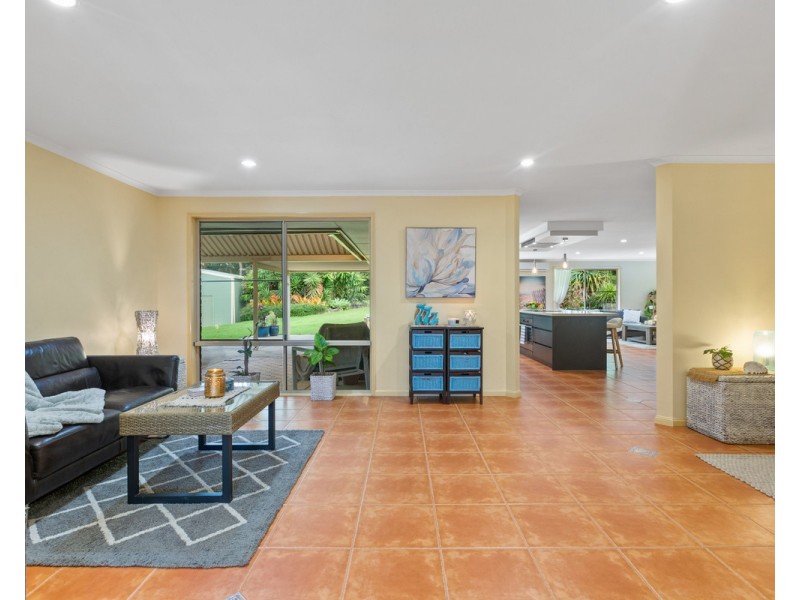 40 Kalmia Drive, Redland Bay QLD 4165