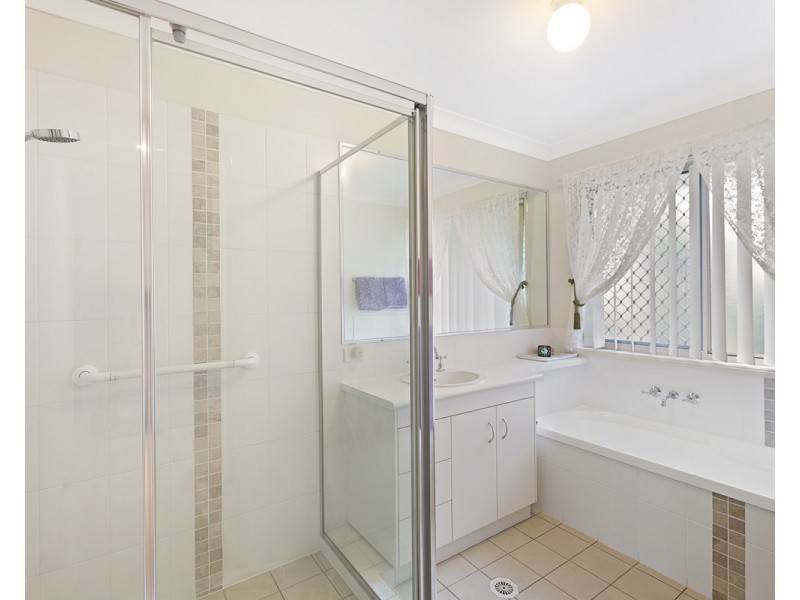 15 Scampi Place, Redland Bay QLD 4165