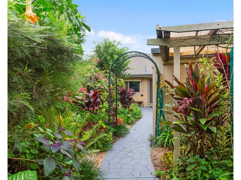 15 Scampi Place, Redland Bay QLD 4165