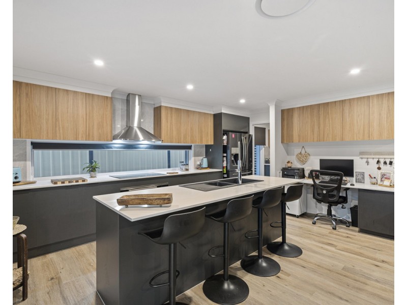 37 Cumberland Drive, Alexandra Hills QLD 4161