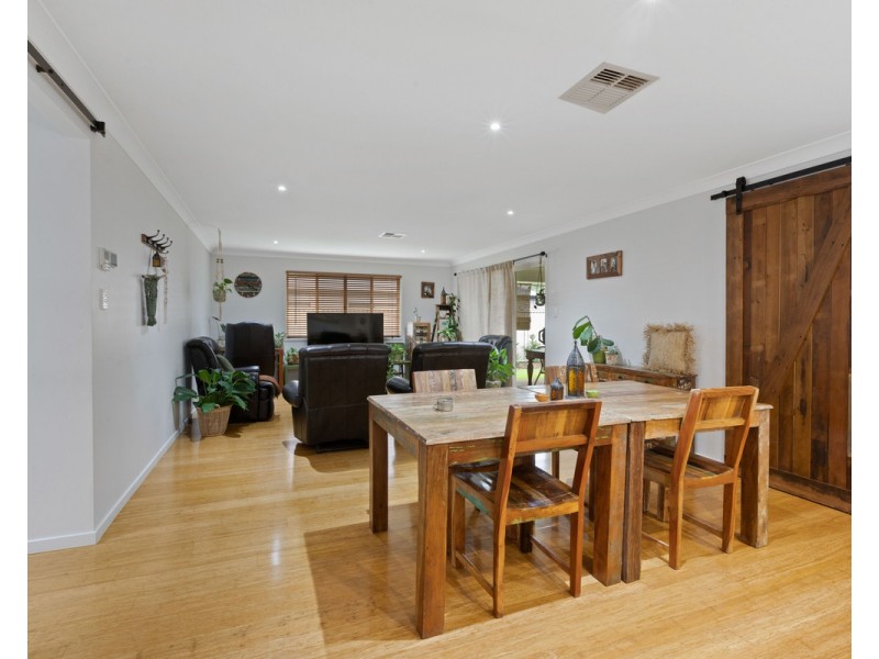 21 Willis Close, Redland Bay QLD 4165