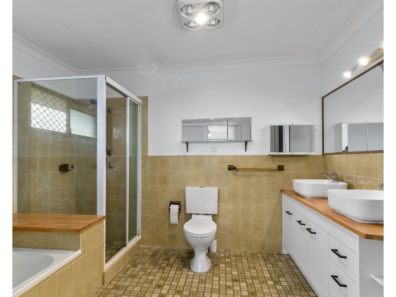 6 Lochleven Street, Carindale QLD 4152