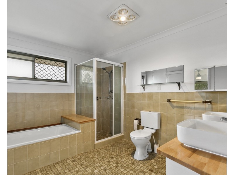 6 Lochleven Street, Carindale QLD 4152