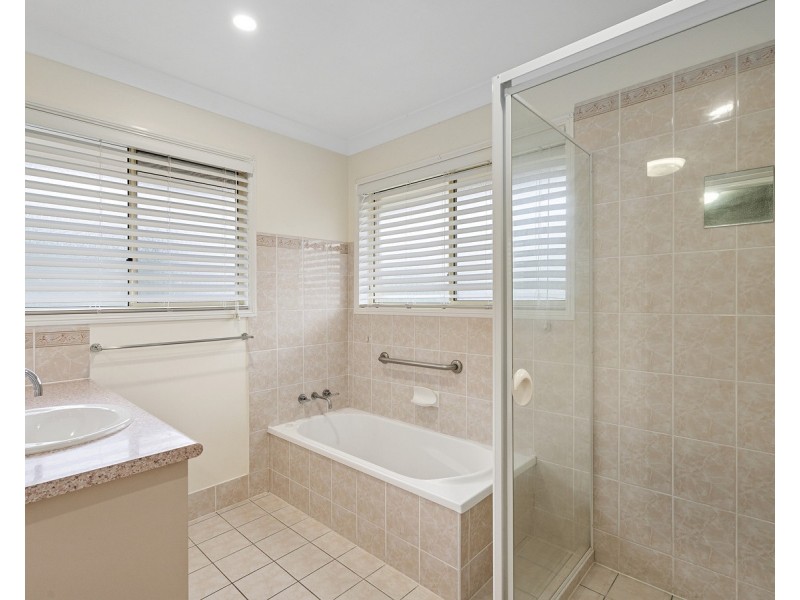 8 Kurrewa Court, Victoria Point QLD 4165