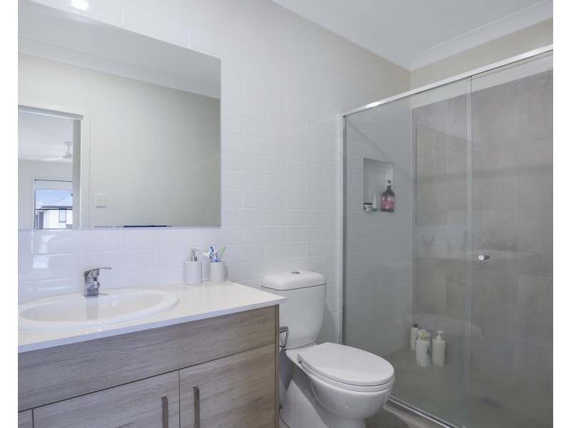 37 Apollo Street, Newport QLD 4020