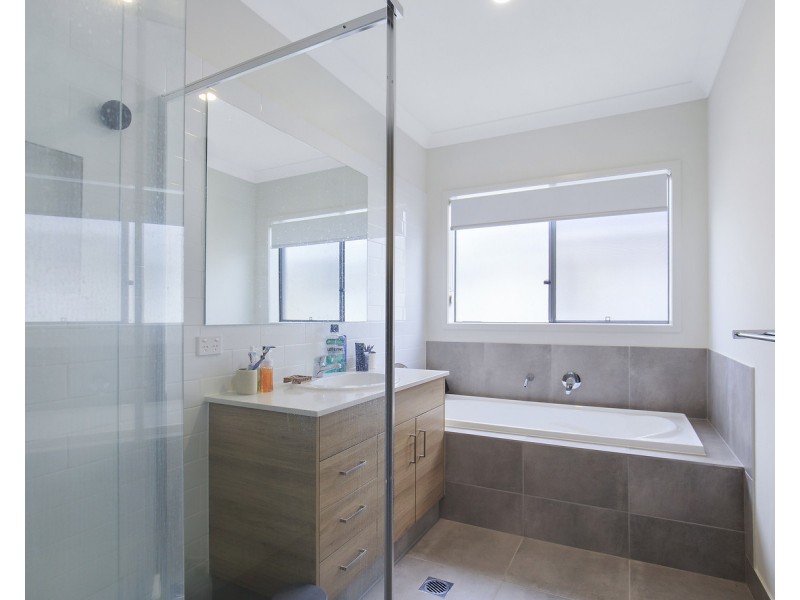 37 Apollo Street, Newport QLD 4020
