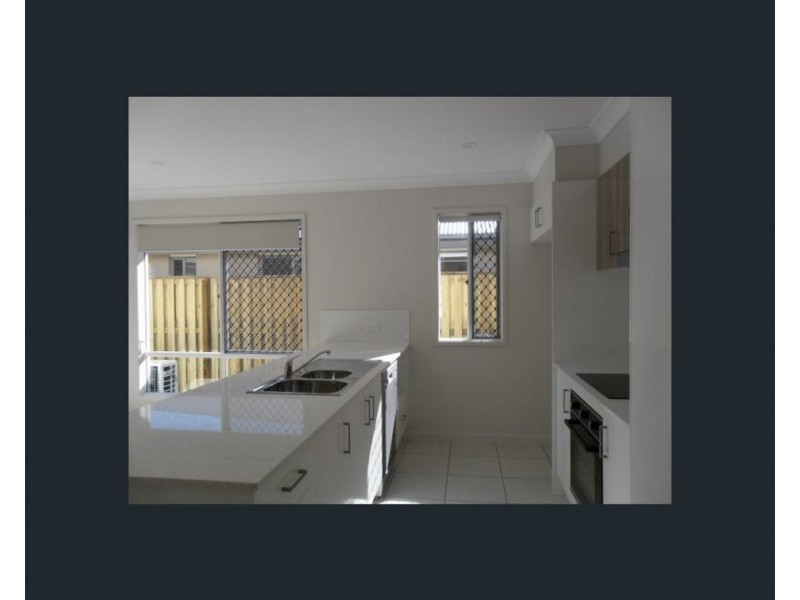 18 Wicker Road, Park Ridge QLD 4125