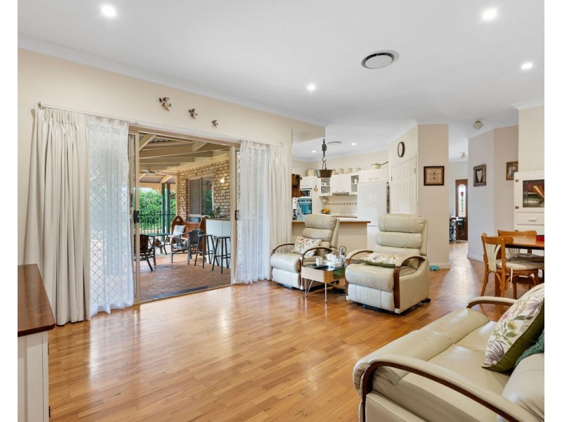 9 Newlands Street, Redland Bay QLD 4165