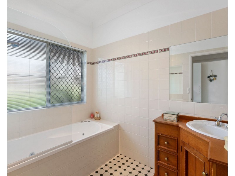 9 Newlands Street, Redland Bay QLD 4165
