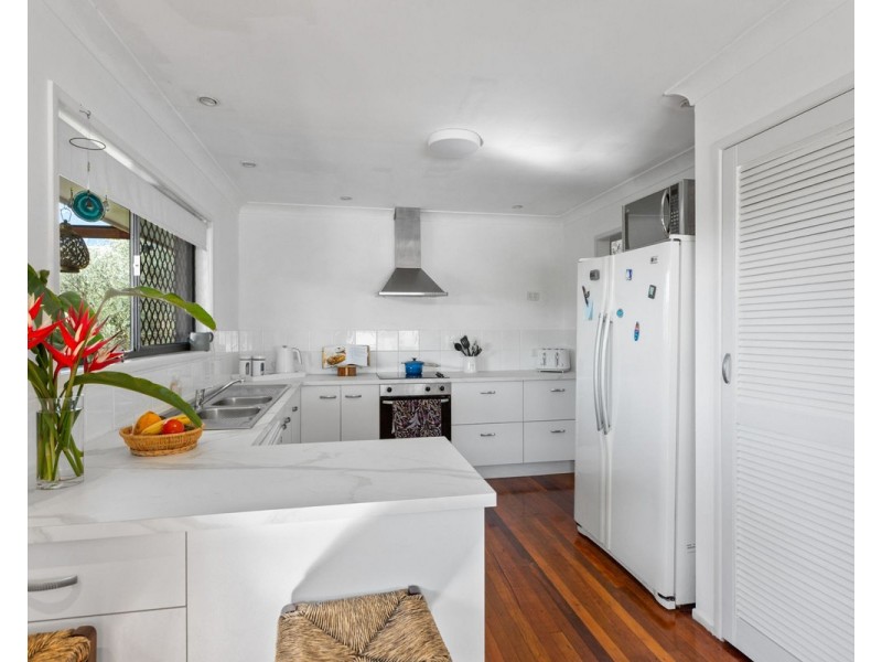 4 Albert Street, Victoria Point QLD 4165