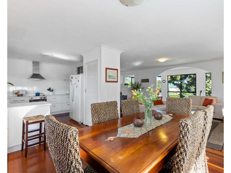 4 Albert Street, Victoria Point QLD 4165