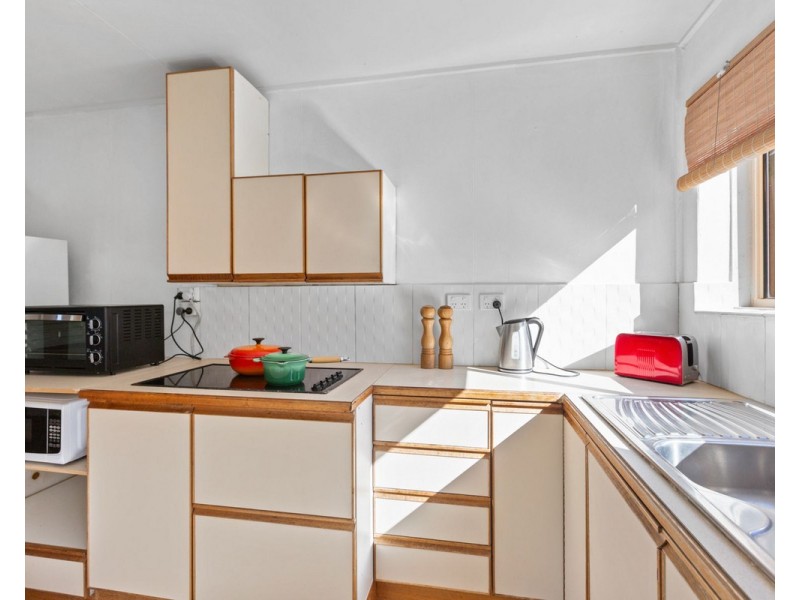 4 Albert Street, Victoria Point QLD 4165