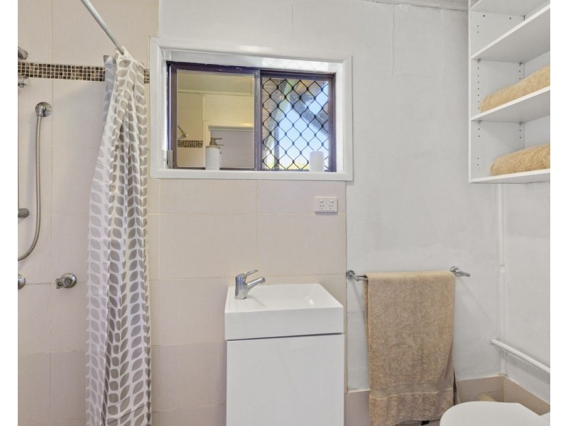 4 Albert Street, Victoria Point QLD 4165