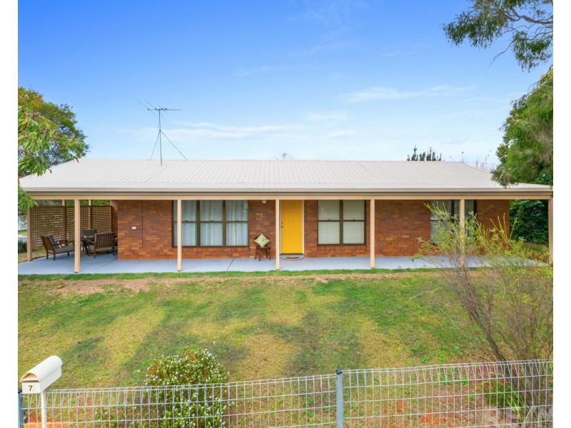 7 Kathleen Crt, Cleveland QLD 4163