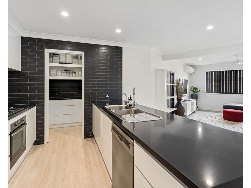 150 Bankswood Drive, Redland Bay QLD 4165