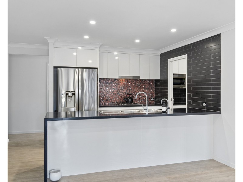 150 Bankswood Drive, Redland Bay QLD 4165