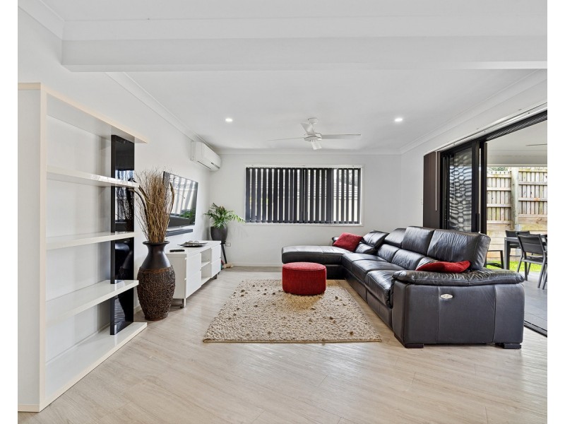 150 Bankswood Drive, Redland Bay QLD 4165