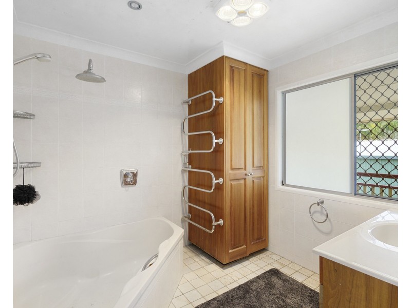 2 Oak Street, Ormiston QLD 4160