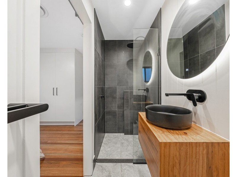 62 Mooroondu Road, Thorneside QLD 4158