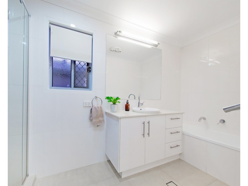 5 Pennington Street, Wakerley QLD 4154