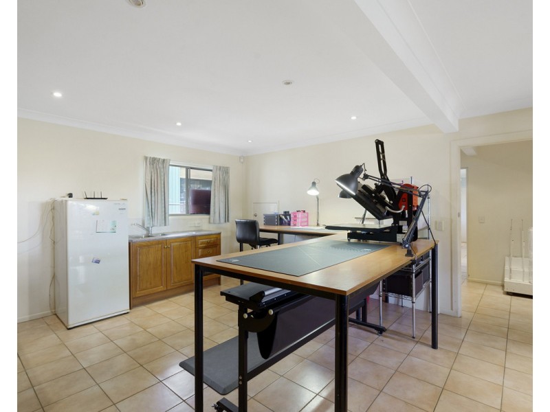 2 Oak Street, Ormiston QLD 4160