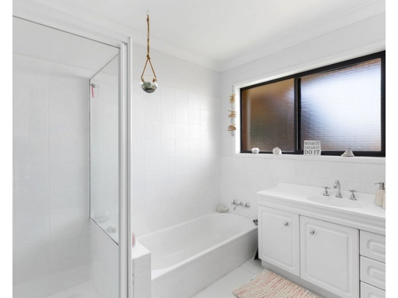 4 Albert Street, Victoria Point QLD 4165