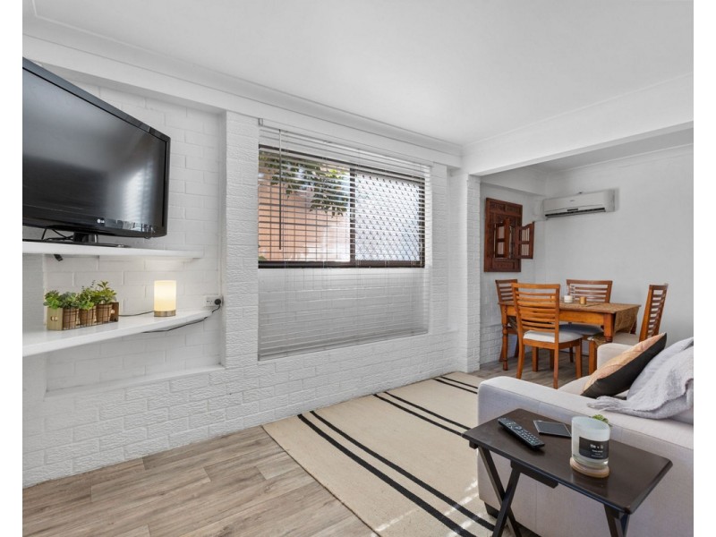 4 Albert Street, Victoria Point QLD 4165