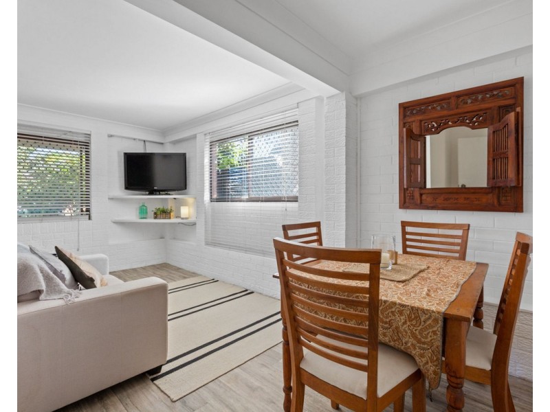 4 Albert Street, Victoria Point QLD 4165