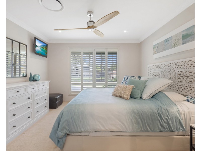 4 Hilary Avenue, Redland Bay QLD 4165