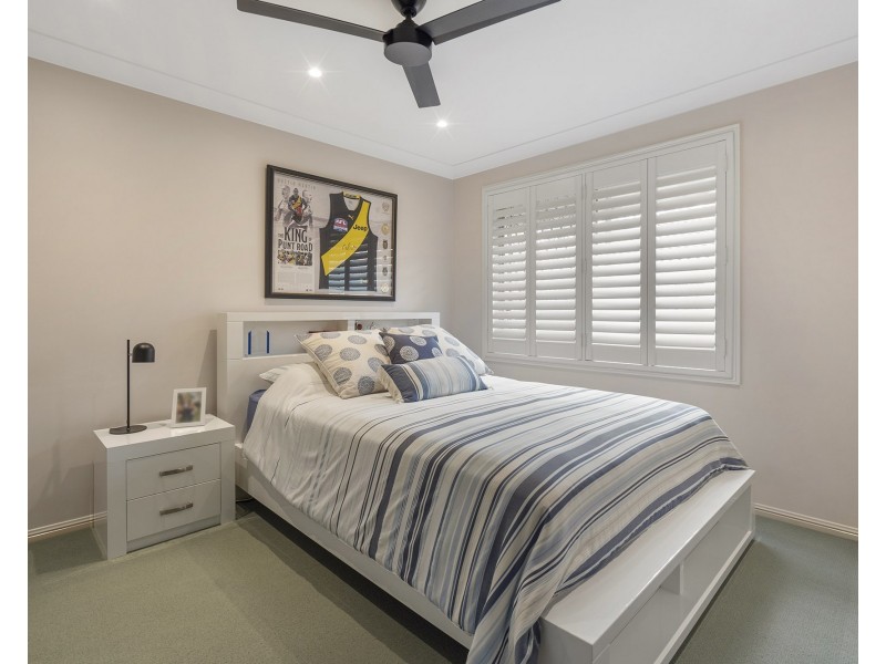 4 Hilary Avenue, Redland Bay QLD 4165