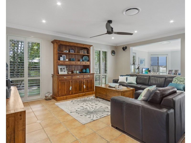 4 Hilary Avenue, Redland Bay QLD 4165