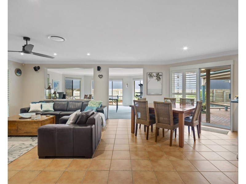 4 Hilary Avenue, Redland Bay QLD 4165