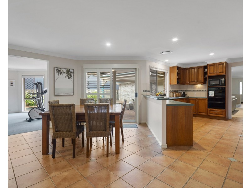 4 Hilary Avenue, Redland Bay QLD 4165