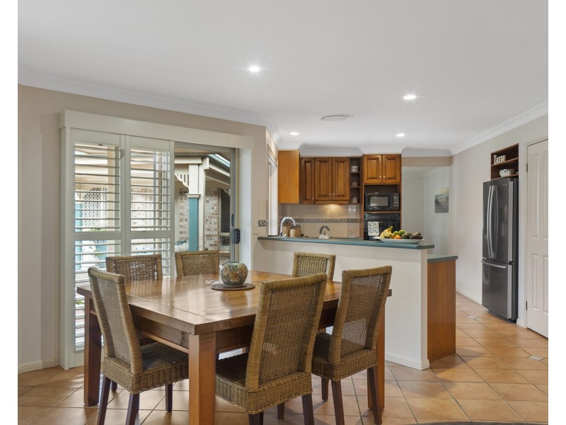 4 Hilary Avenue, Redland Bay QLD 4165