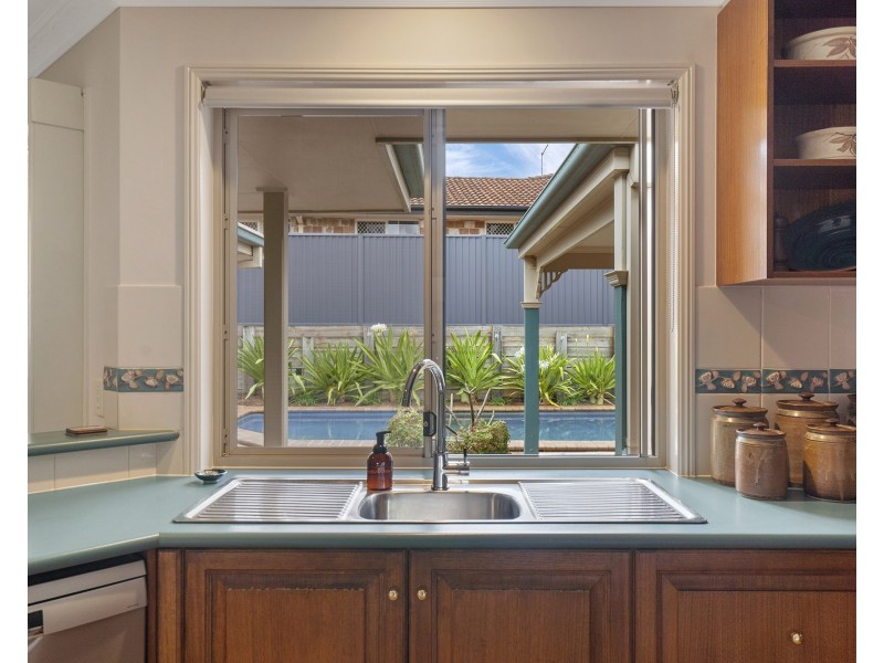 4 Hilary Avenue, Redland Bay QLD 4165