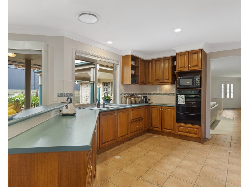 4 Hilary Avenue, Redland Bay QLD 4165