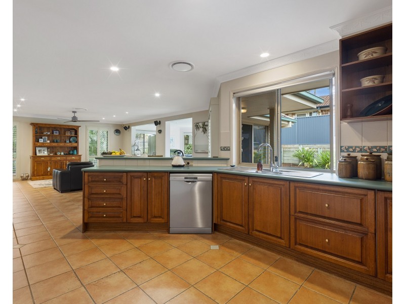 4 Hilary Avenue, Redland Bay QLD 4165