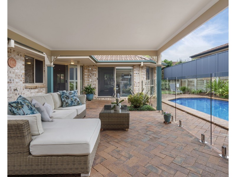 4 Hilary Avenue, Redland Bay QLD 4165