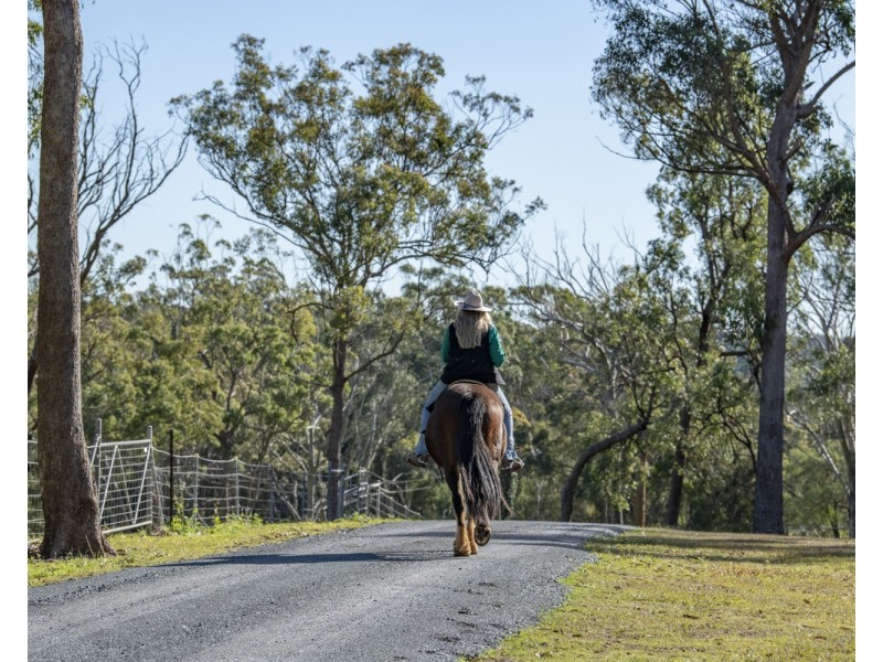 62 Giles Road, Redland Bay QLD 4165