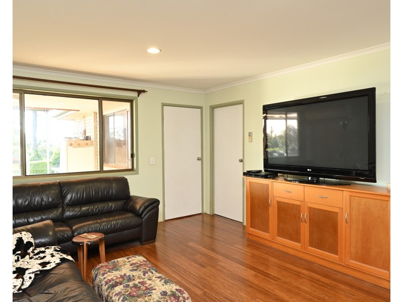 62 Giles Road, Redland Bay QLD 4165