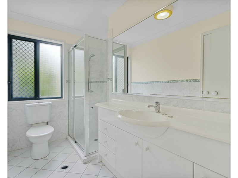 32 Sandy Cove Place, Redland Bay QLD 4165