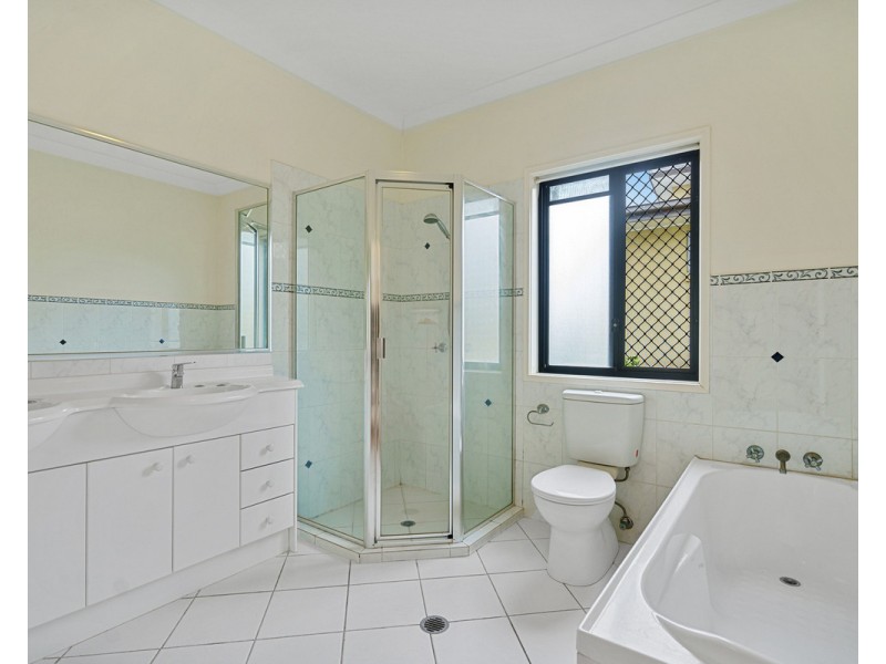 32 Sandy Cove Place, Redland Bay QLD 4165