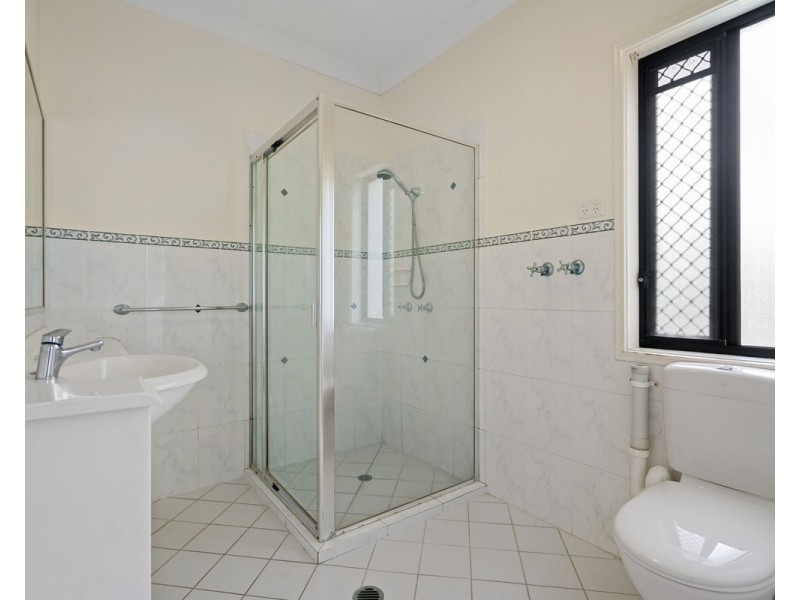 32 Sandy Cove Place, Redland Bay QLD 4165