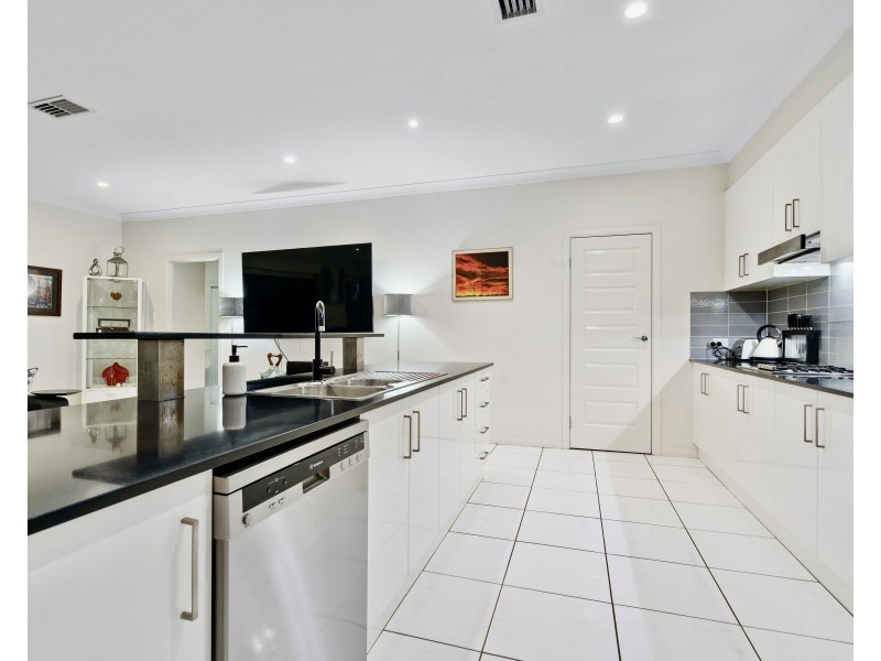 4 Seaspray Street, Thornlands QLD 4164