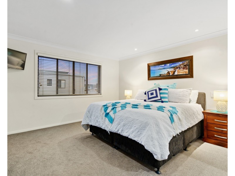 4 Seaspray Street, Thornlands QLD 4164