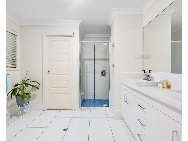 4 Seaspray Street, Thornlands QLD 4164