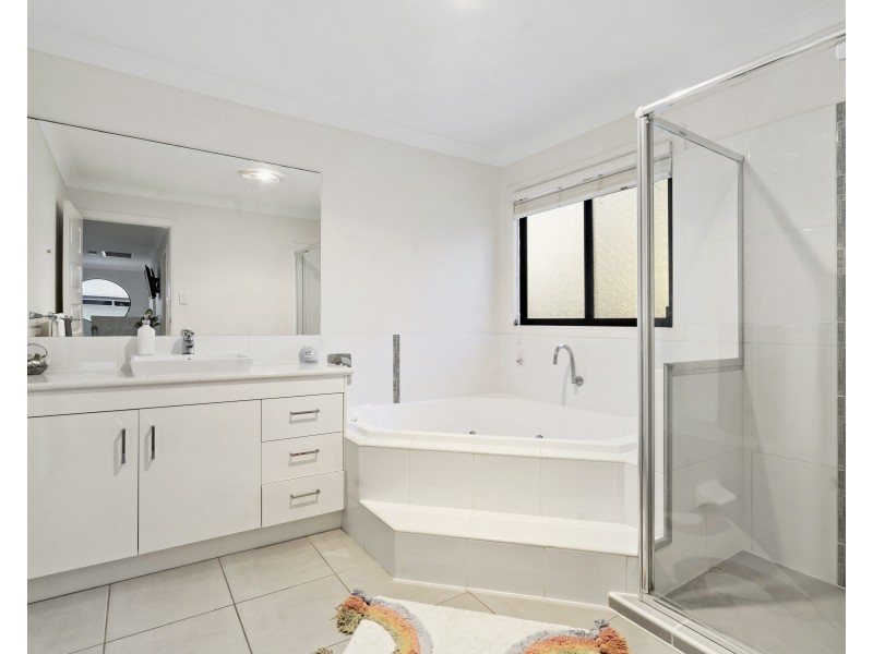 4 Seaspray Street, Thornlands QLD 4164