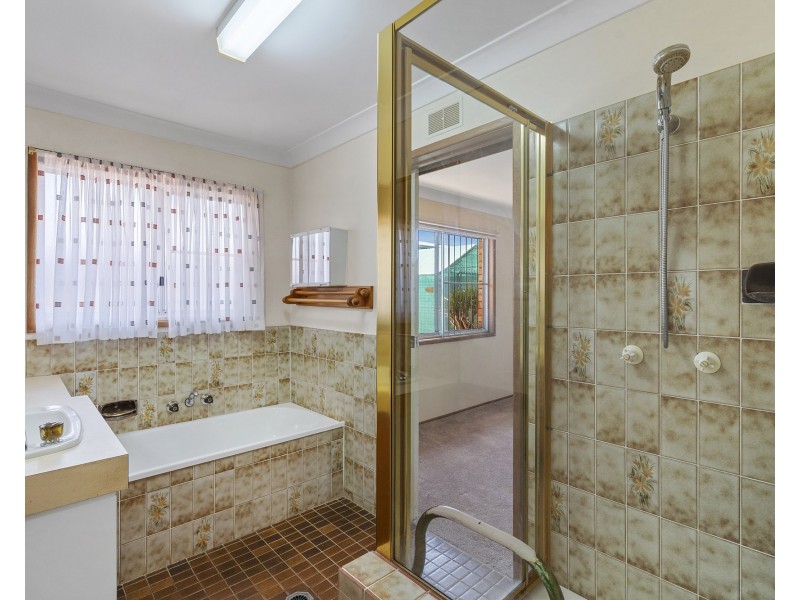 5 Marine Street, Redland Bay QLD 4165