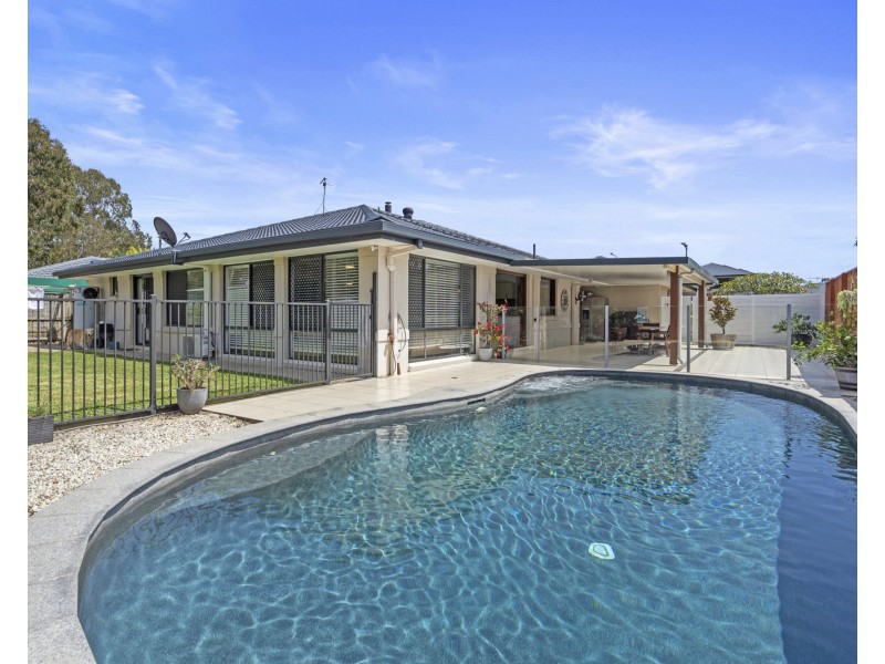 14 Moores Road, Redland Bay QLD 4165